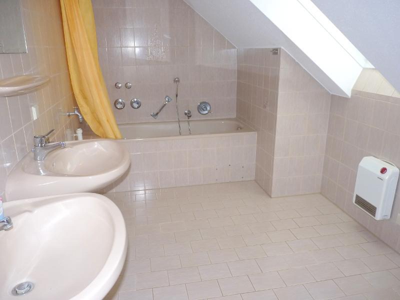 Gemütliche 2 Zimmer- Dachgeschoss-Wohnung mit Balkon in ruhiger Lage - in Alzenau! - Foto 3