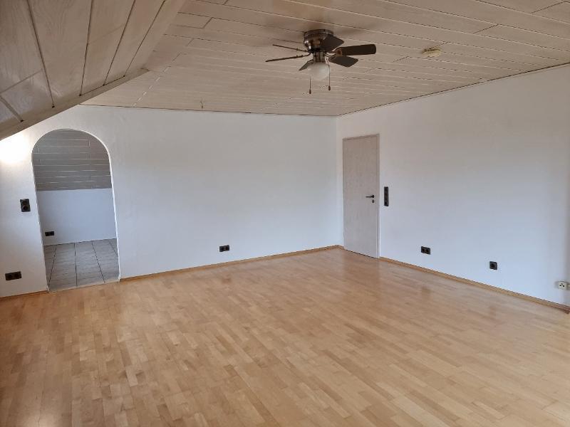 Feldrandlange mit traumhaftem Blick! 4-Zi.-Whg. mit Balkon u. Garagenplatz in Freigericht - Foto 1